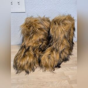 NWOT Faux Fur Ankle Boots Size 5